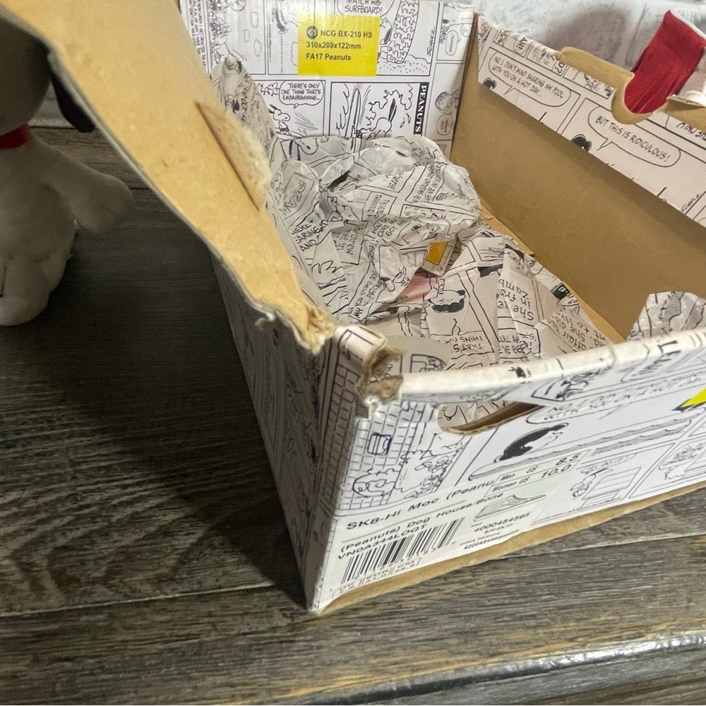 Vans Peanuts SK8-Hi Dog House Unisex (M-8.5) (W10). Preowned. Snoopy. Boxed. - Picture 12 of 12